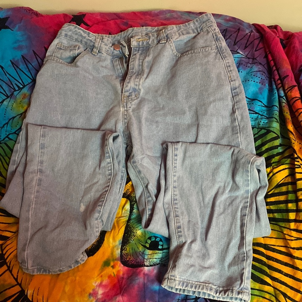 Super cute high waisted mom jeans! Size is a L